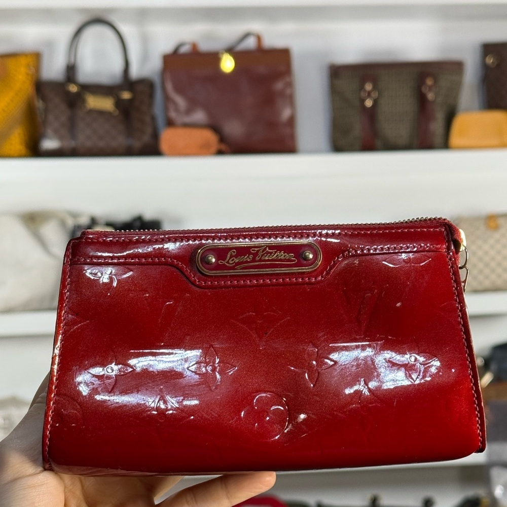 LV Vernis Pouch